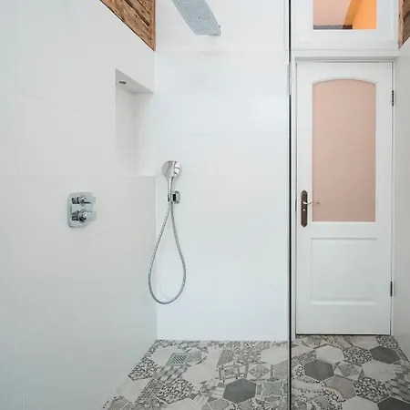 Berchy 1 Apartment